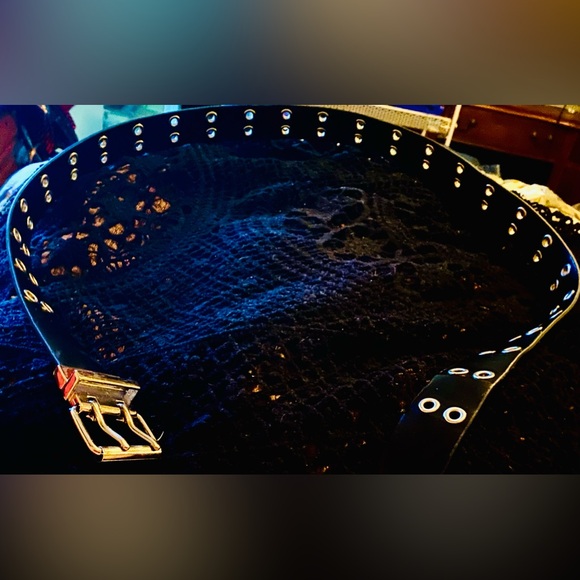 Reversible Black & Silver Leather Belt, with Turning Buckle 🩶🖤 - Picture 4 of 15